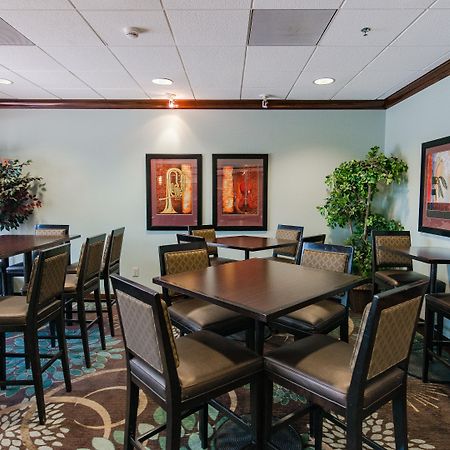 Staybridge Suites Wilmington East By Ihg Εξωτερικό φωτογραφία